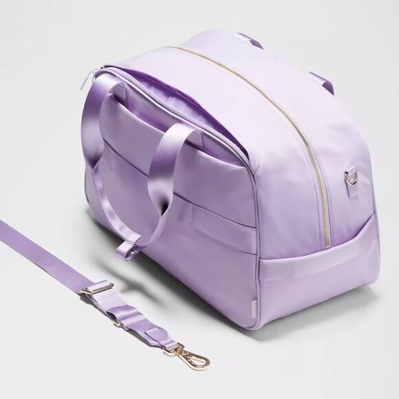 Lululemon City Essentials Duffle Bag 28L, BNWT - Picture 6 of 8